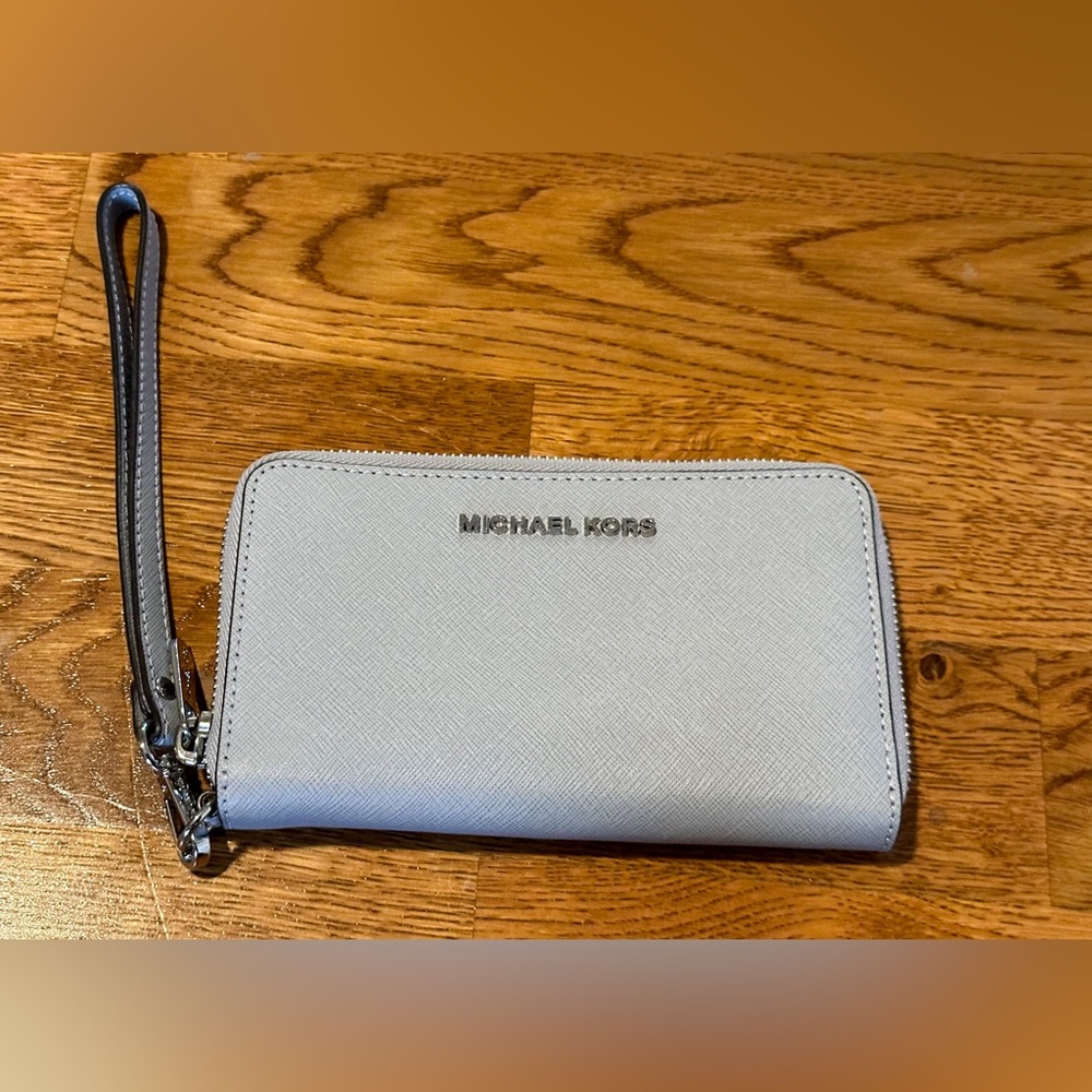 Michael Kors Jet Set Continental Wristlet Wallet